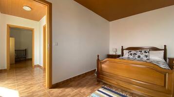 3 bedrooms, iron/ironing board, travel crib, free WiFi