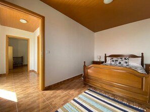 3 bedrooms, iron/ironing board, travel crib, free WiFi