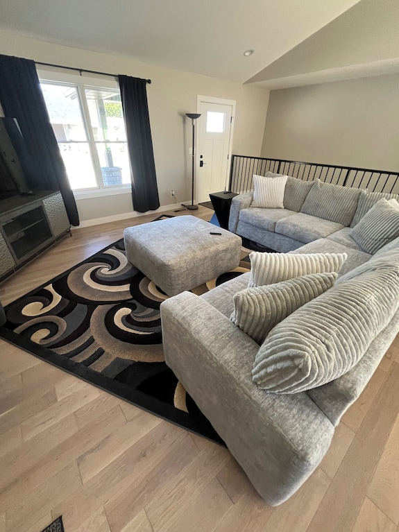 Cool 2-bedroom Three Bed Contemporary Condo In A Quiet Area Of Quincy. - Quincy, IL