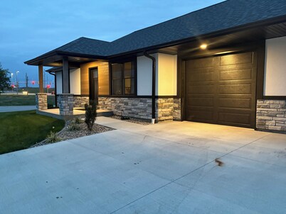 Cool 2-bedroom three bed contemporary condo in a quiet area of Quincy.