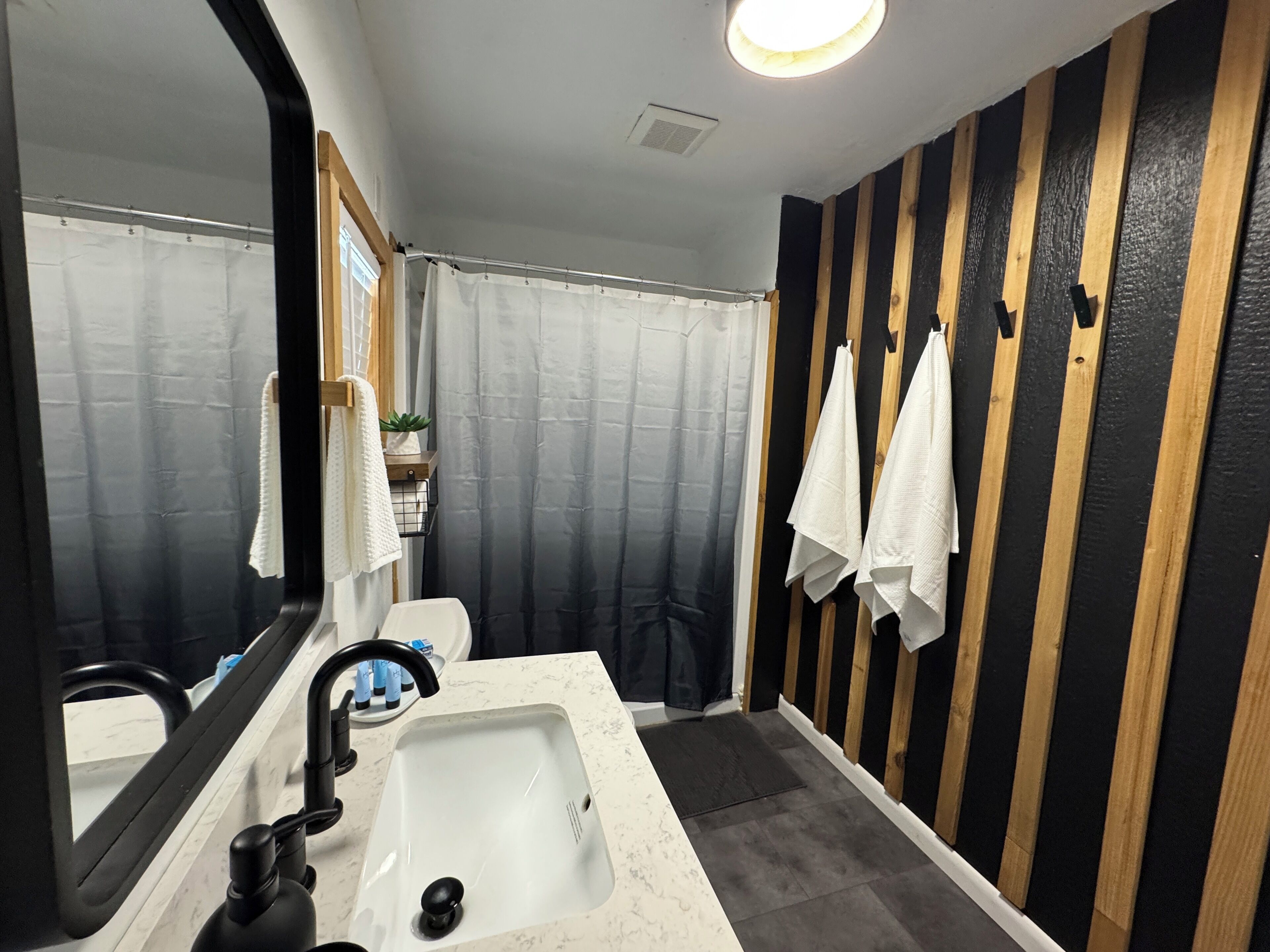 Suihku, pyyhkeet, saippua, sampoo