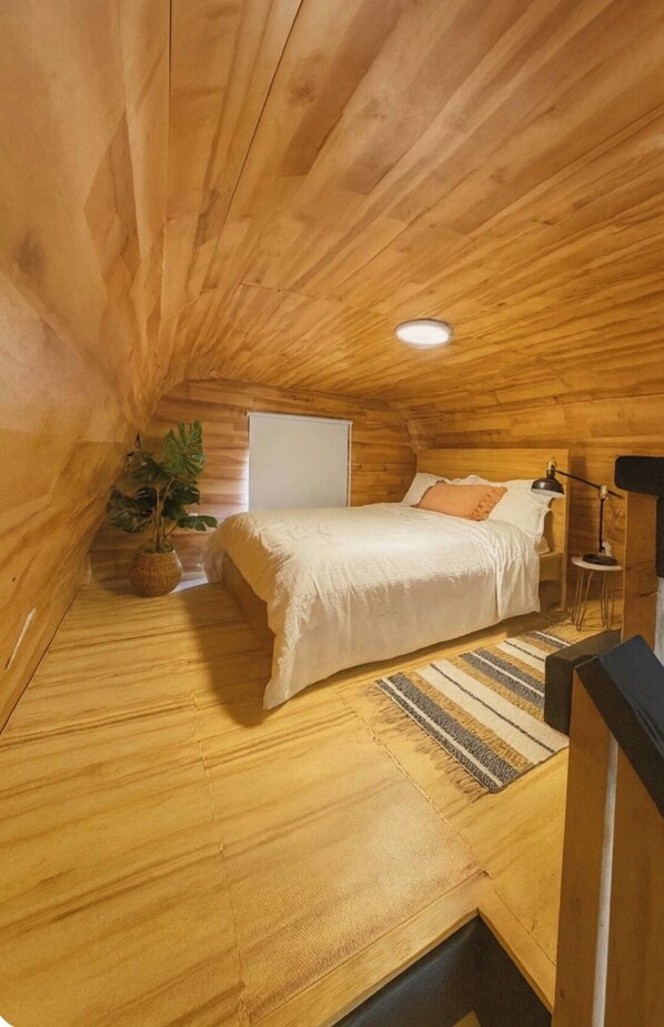 2 عدّة غرف نوم وواي فاي مجانًا وملاءات أسرّة