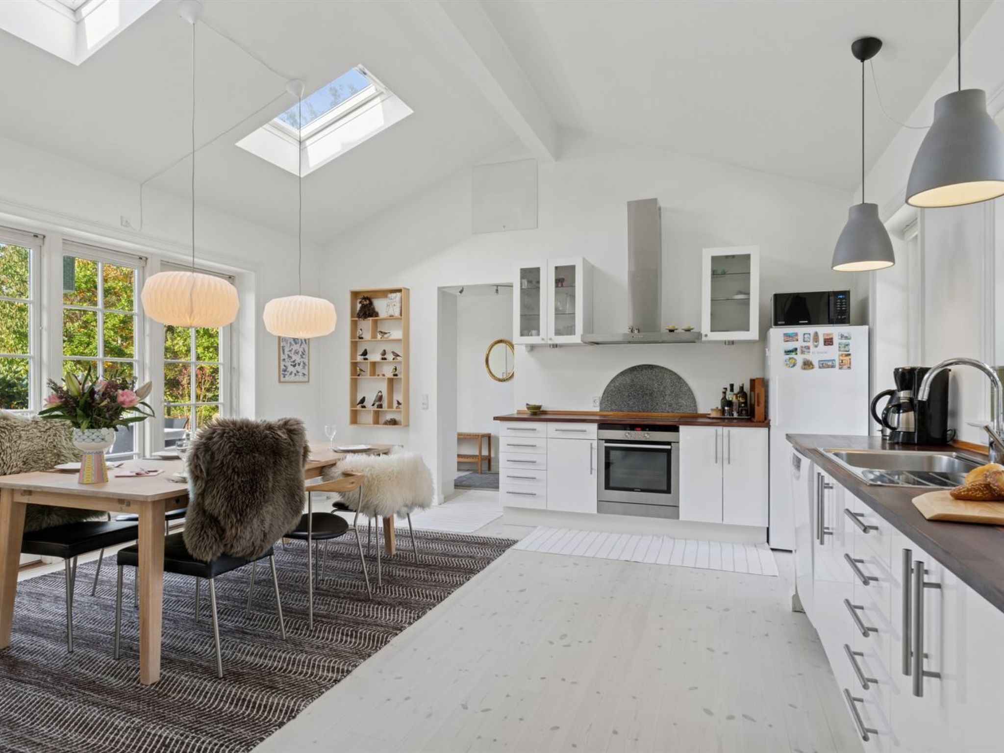 Fridge, microwave, dishwasher, cookware/dishes/utensils