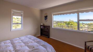 2 bedrooms, iron/ironing board, Internet, bed sheets