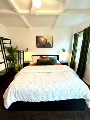 4 bedrooms, iron/ironing board, WiFi, bed sheets