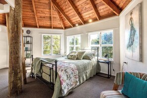 2 bedrooms, iron/ironing board, Internet