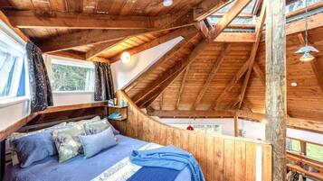 2 bedrooms, iron/ironing board, Internet