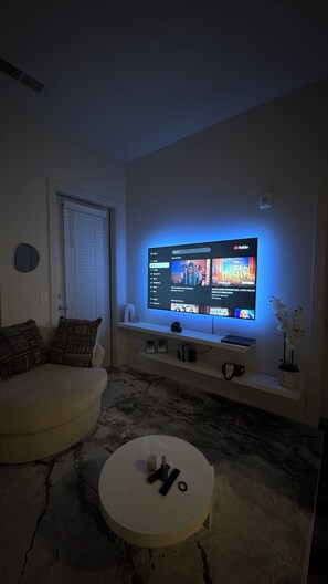 TV, fireplace - Modern Apartment in Downtown Indianapolis (Indianapolis)