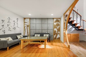 غرفة عائلية | ستائر تعتيم وواي فاي مجانًا وملاءات أسرّة