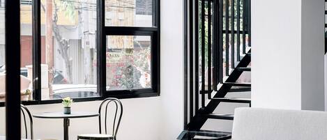 المنشأة من الداخل