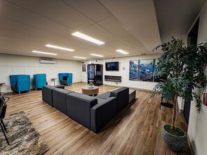 المنشأة من الداخل