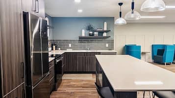 Microondas, parrilla de estufa y lavavajillas