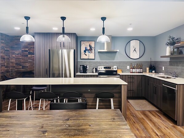 ميكروويف، موقد طهي مسطح، غسالة أطباق