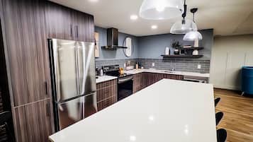 Microondas, parrilla de estufa y lavavajillas