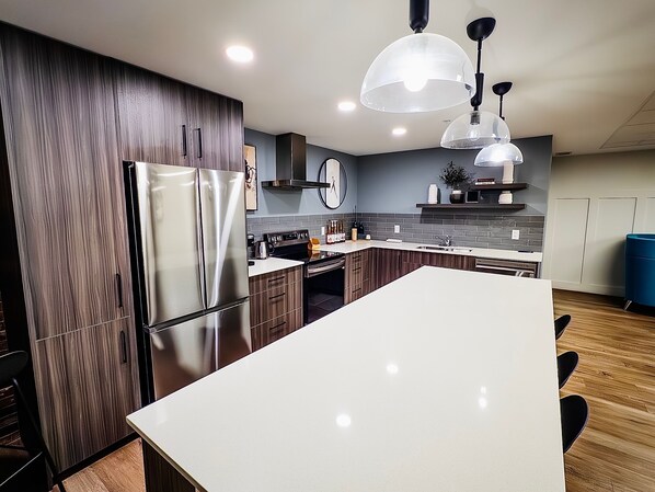 Microondas, parrilla de estufa y lavavajillas