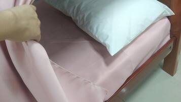 1 quarto, acesso à internet, roupa de cama