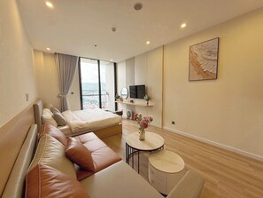 Apartamento conforto | Escrivaninha, quartos à prova de som, Wi-Fi de cortesia, roupa de cama