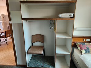 2 Schlafzimmer, Schreibtisch, Bügeleisen/Bügelbrett, kostenloses WLAN