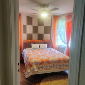 Room, 1 Queen Bed | Desk, laptop workspace, iron/ironing board, free WiFi
