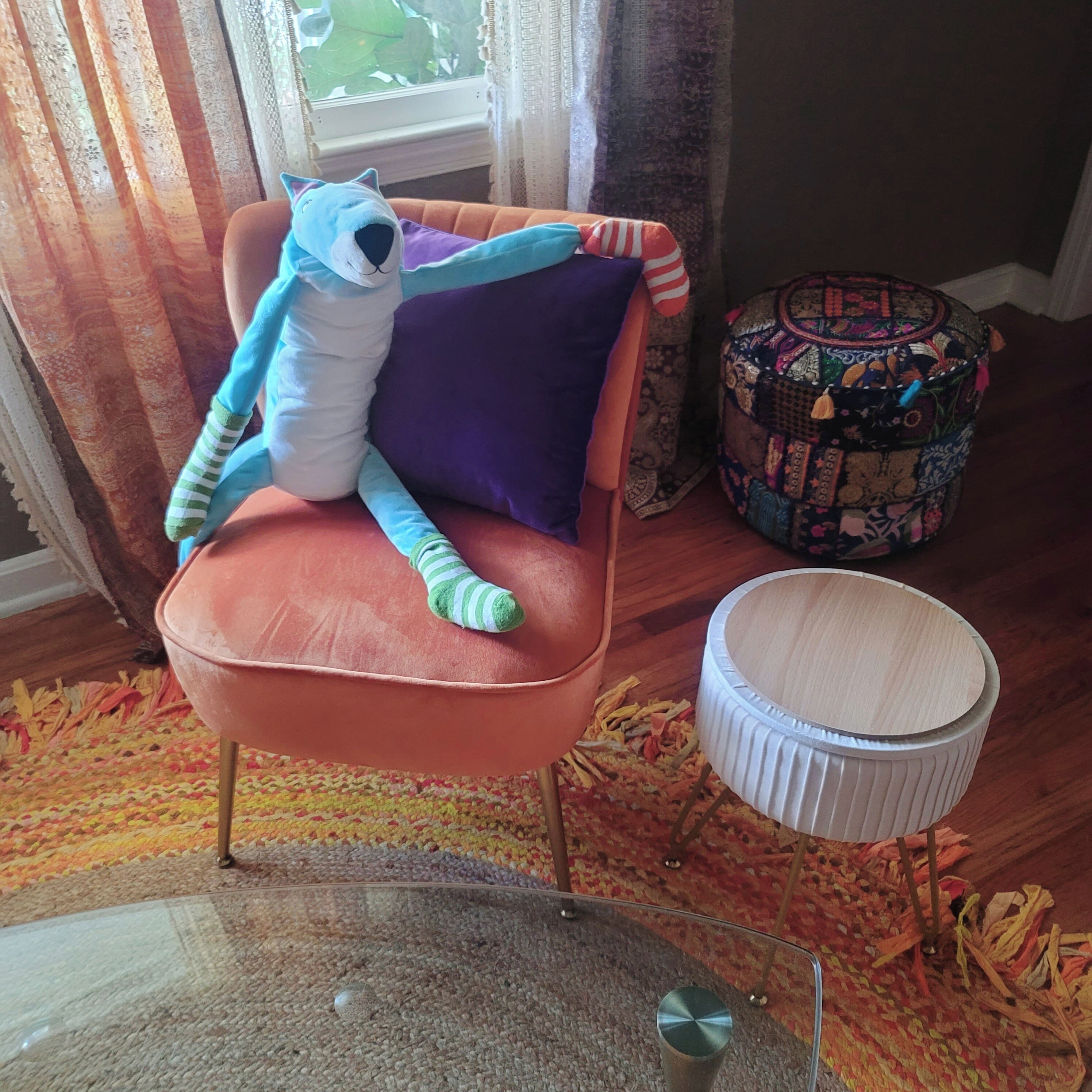 30-inch flat-screen TV with satellite channels, Hulu, streaming services