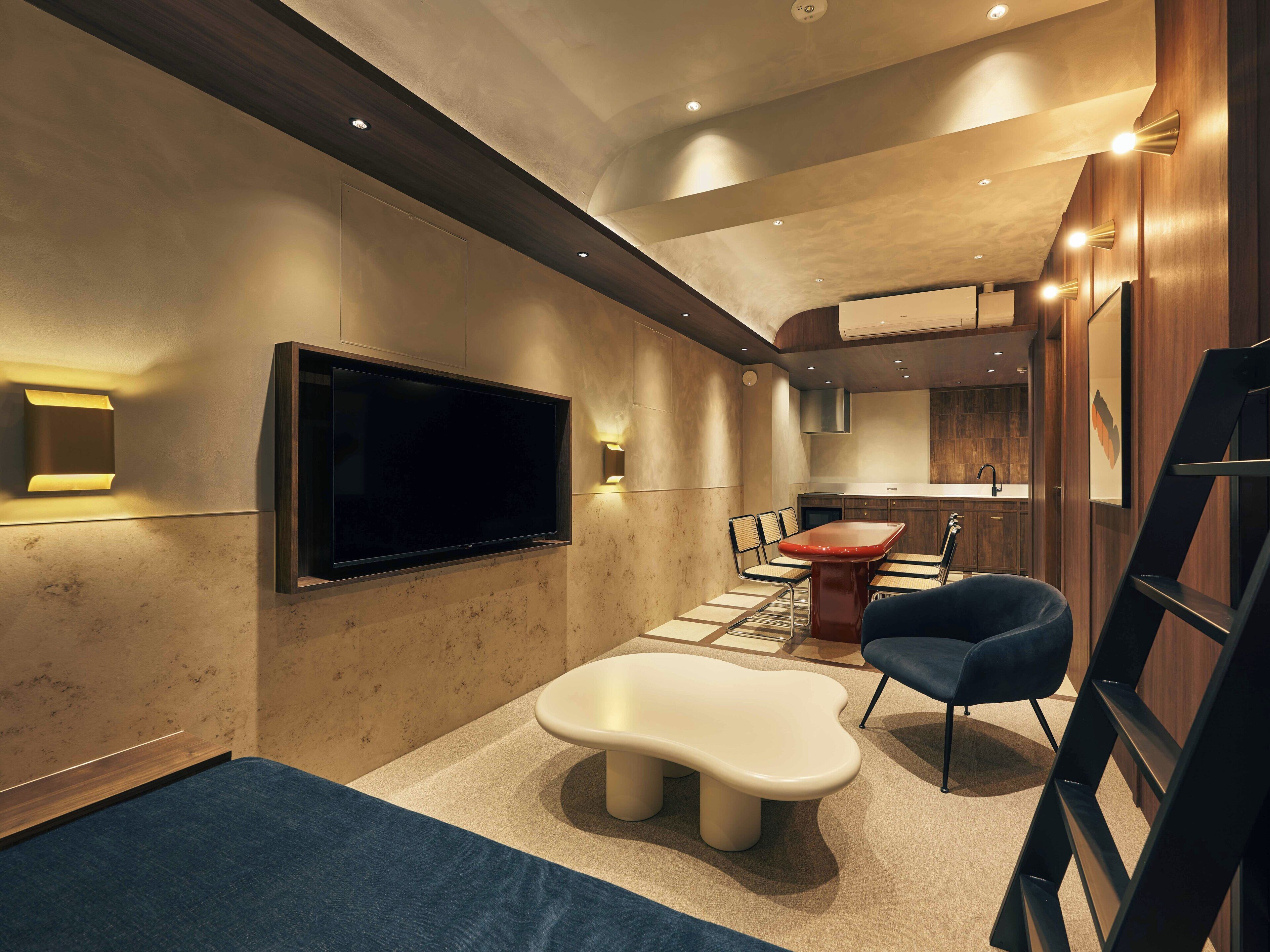 Superior Studio Suite | Soundproofing, free WiFi