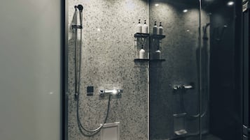 Deluxe Studio | Bathroom | Shower, hair dryer, slippers, towels