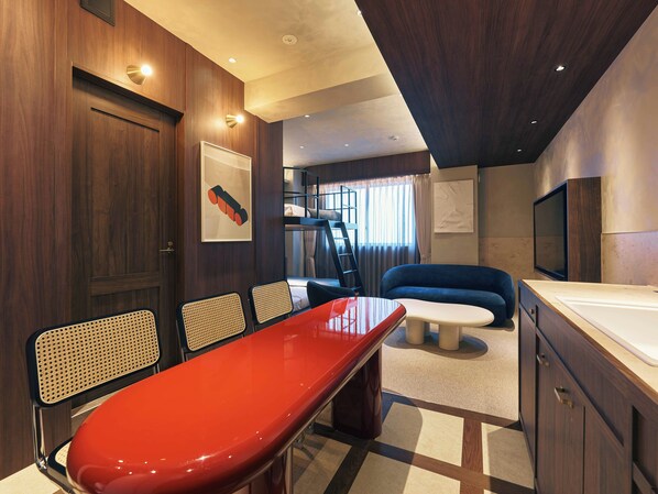 Deluxe Studio | In-room dining