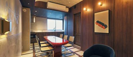 Soundproofing, free WiFi