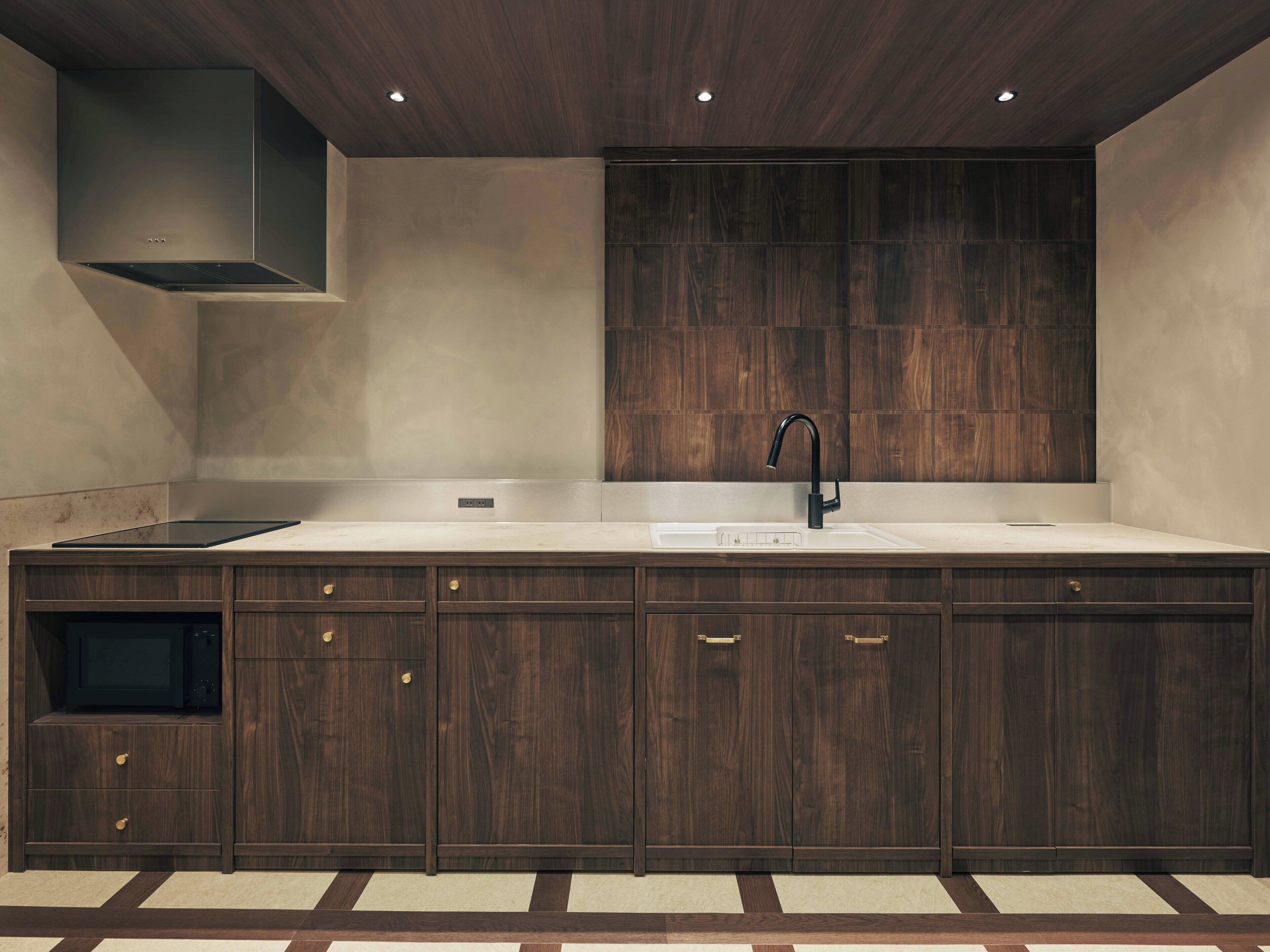 Superior Studio Suite | Private kitchen | Fridge, microwave, stovetop, cookware/dishes/utensils