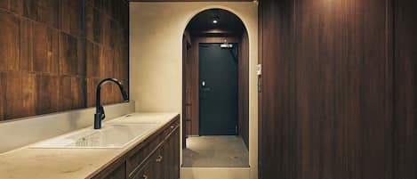 Soundproofing, free WiFi