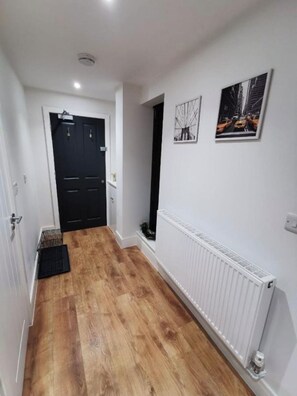 Interior - 4 sleeps apartment close to bars and restaurants and short walk to the beach (Bournemouth)