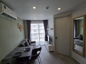 อพาร์ทเมนท์, ระเบียง | ตู้นิรภัยในห้องพัก, ผ้าม่านกันแสง, เตารีด/โต๊ะรีดผ้า, Wi-Fi ฟรี