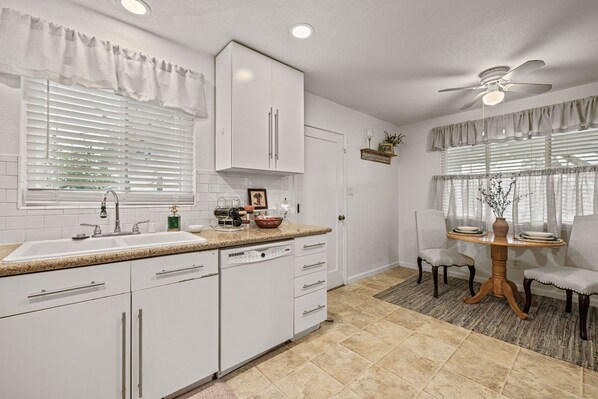 ميكروويف، فرن، موقد طهي مسطح، غسالة أطباق