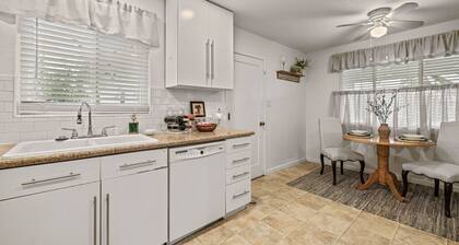 Cozy Cottage Near the American River – Perfect for Short-Term Professionals