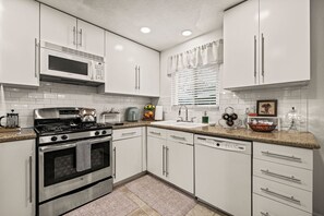 ميكروويف، فرن، موقد طهي مسطح، غسالة أطباق