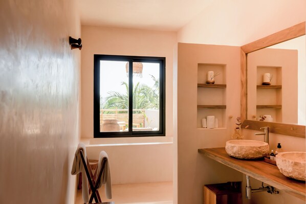 Studio, Balcony, Garden View | Bathroom