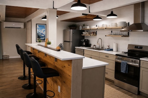 3-bedroom house in awesome Packwood with AC, WI-FI and EV charger