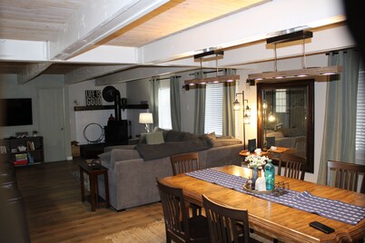 3-bedroom house in awesome Packwood with AC, WI-FI and EV charger