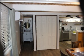 Microwave, oven, stovetop, dishwasher - 3-bedroom house in awesome Packwood with AC, WI-FI and EV charger (Packwood)