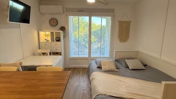 Iron/ironing board, WiFi, bed sheets