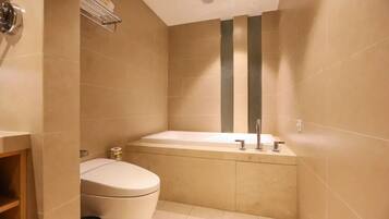 Kamar Double Bisnis | Bathtub spa pribadi