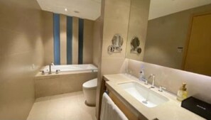 Business Double Room | Bathroom amenities