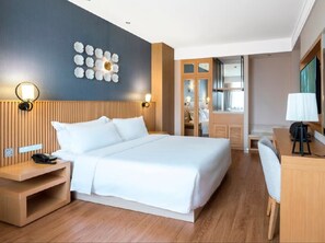 خزنة داخل الغرفة وستائر تعتيم ومكواة/لوح كي وواي فاي مجانًا