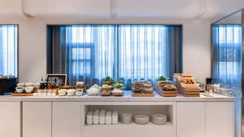 Desayuno buffet todos los días (con cargo)