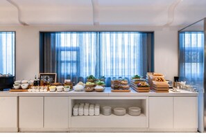 Petit déjeuner buffet servi tous les jours en supplément