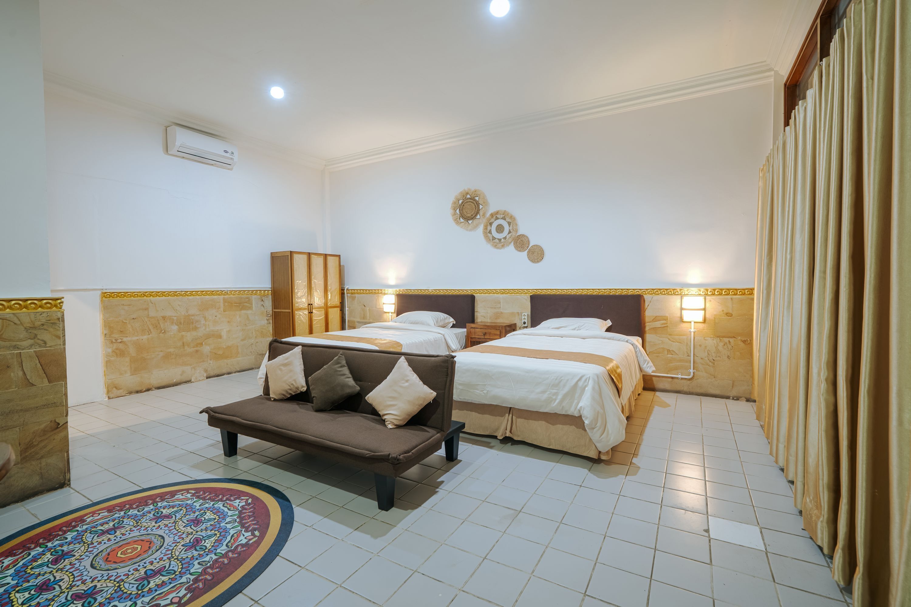 Quarto duplo luxo, ao lado da piscina | Escrivaninha, espaço de trabalho para notebook, Wi-Fi de cortesia