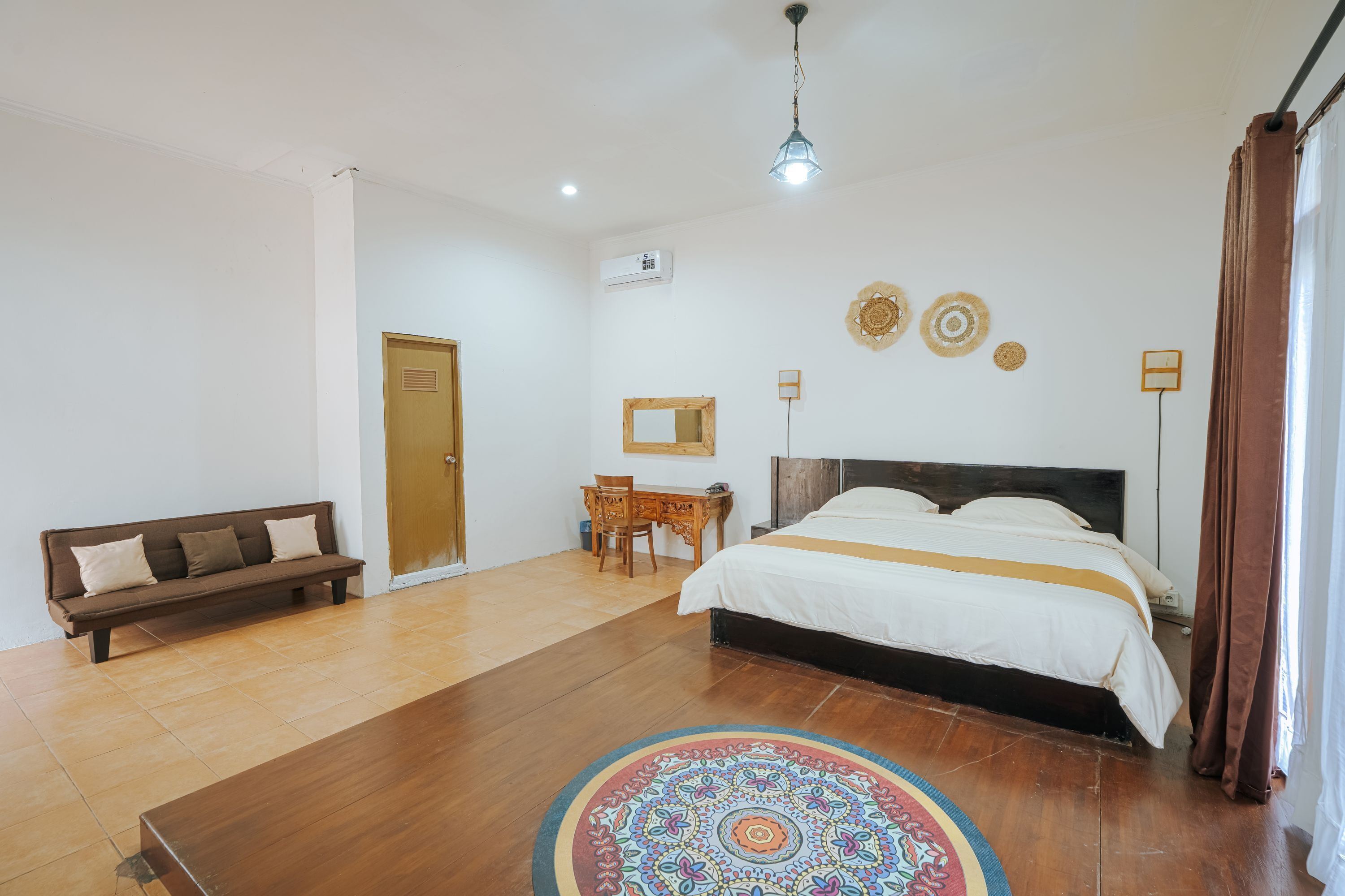 Quarto superior | Escrivaninha, espaço de trabalho para notebook, Wi-Fi de cortesia