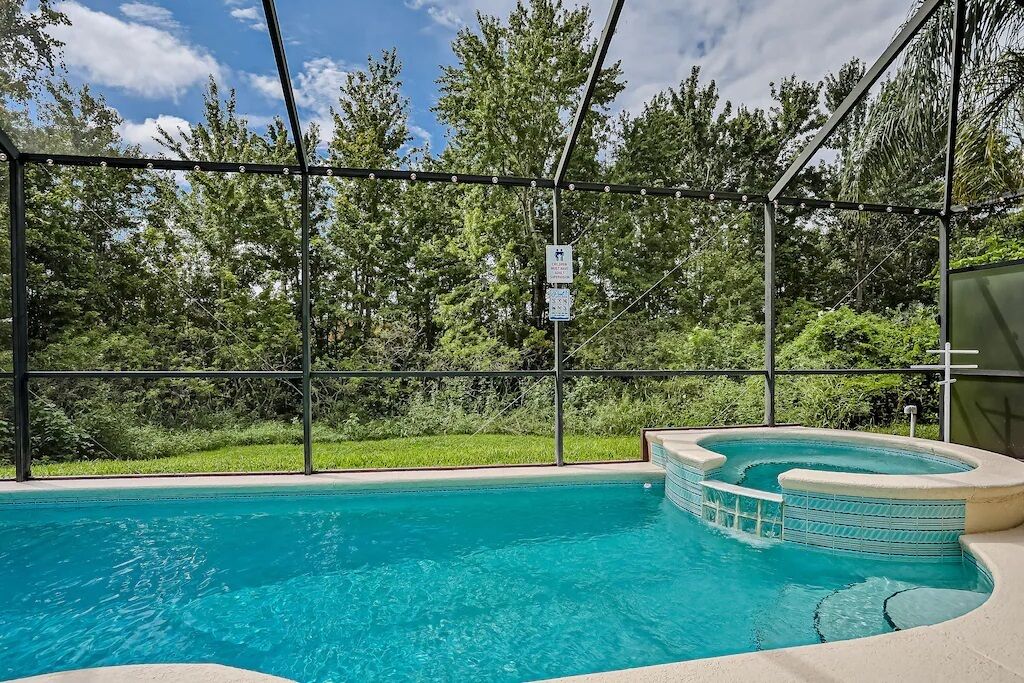 室外游泳池，恒温泳池