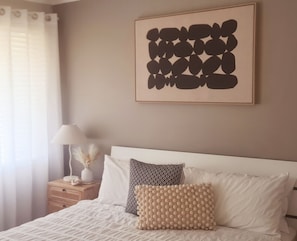 Iron/ironing board, internet, bed sheets