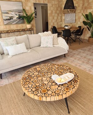 Living area - Bush meets beach. A nature seascape awaits in magnificent Myalup. Ocean front! (Myalup)